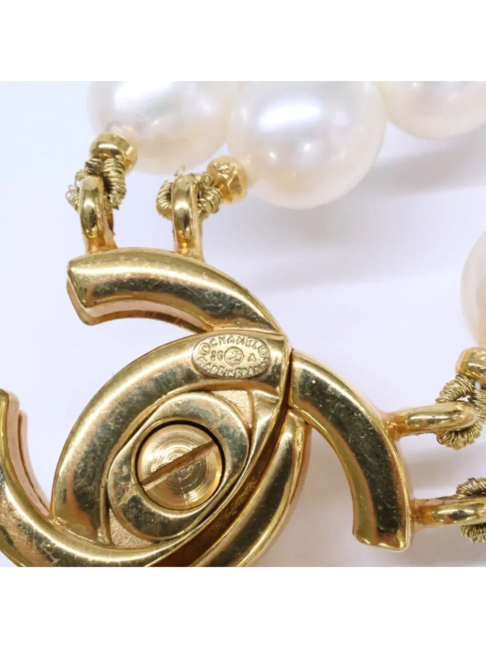 Chanel 96A CC Logo Turnlock Baroque Pearl